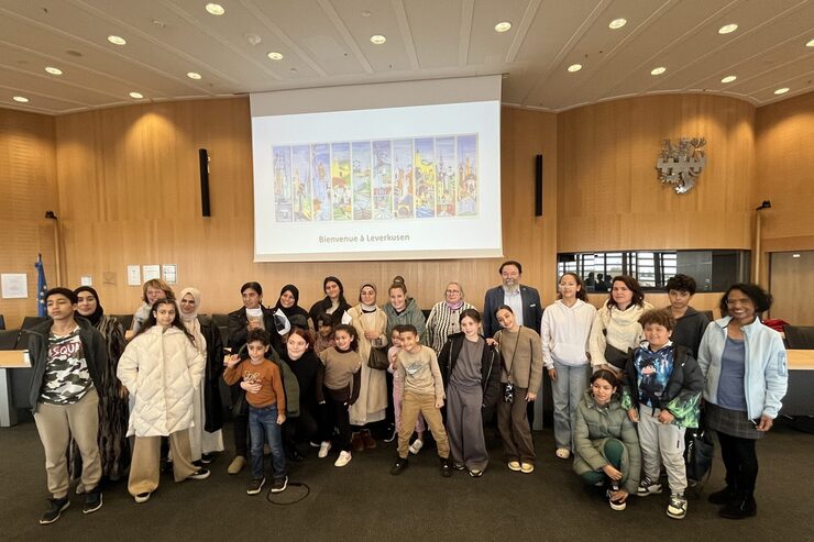 Die Besuchsgruppe aus Villeneuve d'Ascq  und Bürgermeister Bernhard Marewski (hintere reihe)
