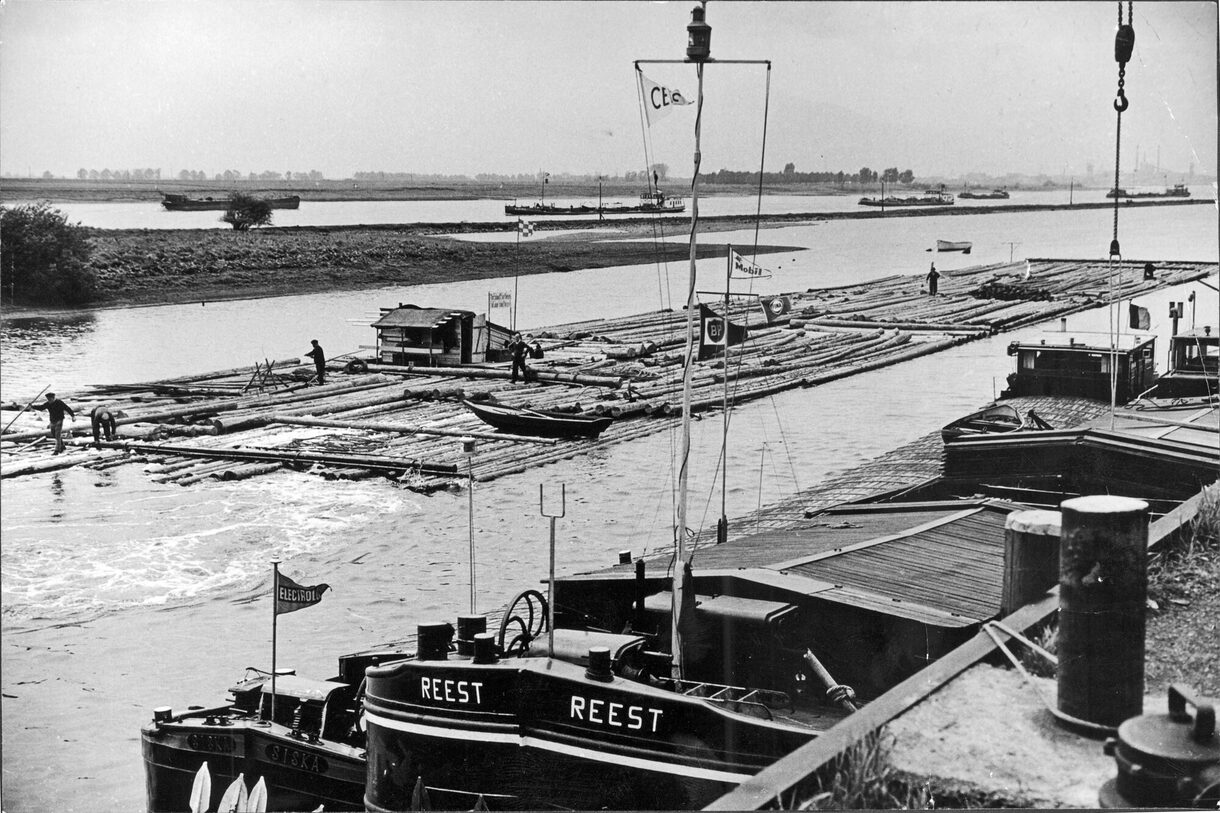 Historische Aufnahme: Flößerei Hitdorfer Hafen