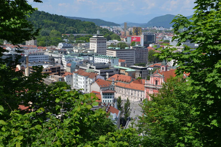 Blick vom Burgberg auf die Hauptstadt
