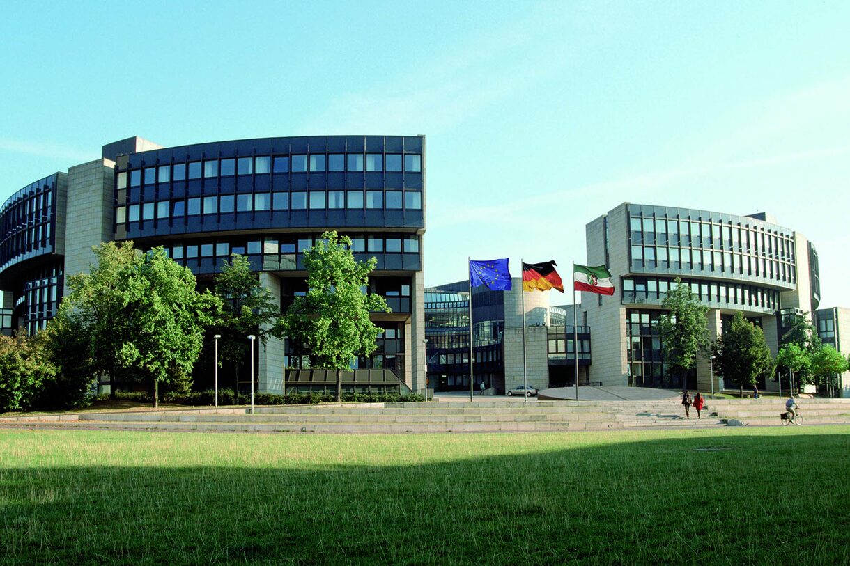 Im Düsseldorfer Landtagsgebäude tagt der nordrhein-westfälische Landtag.