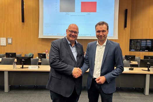 Der neue Oberbürgermeister Stefan Hebbel (li) neben Alexander Lünenbach (re)