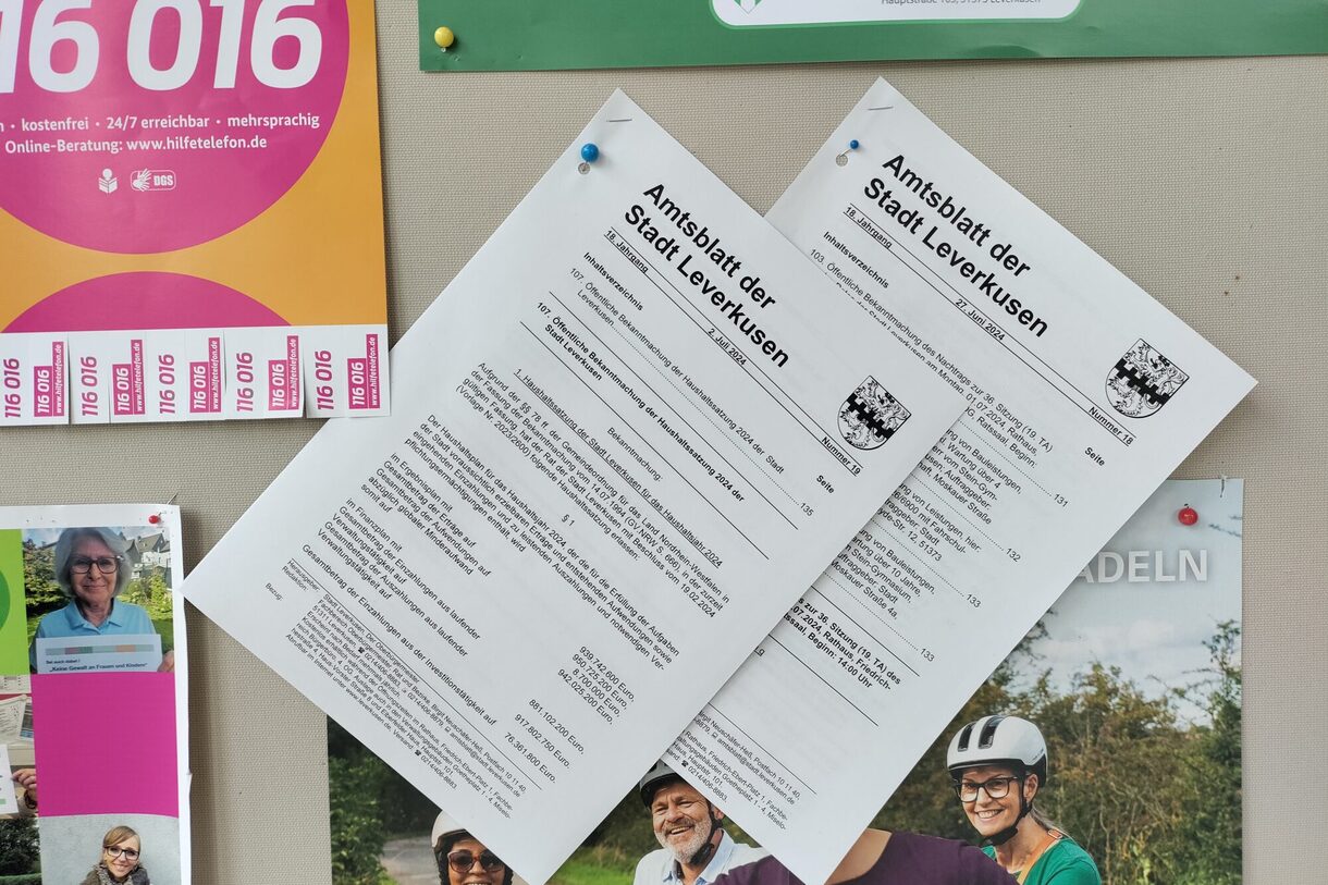 Das Amtsblatt im Rathaus-Foyer am Aushang