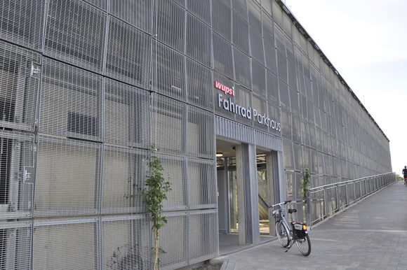 Fahrrad Parkhaus am Bahnhof Opladen