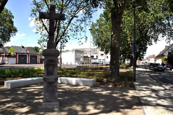 Hitdorfer Straße und Kirmesplatz