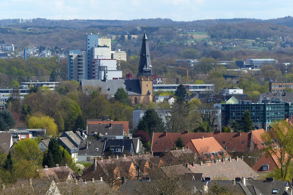 Blick auf Manfort mit Kirche St. Joseph