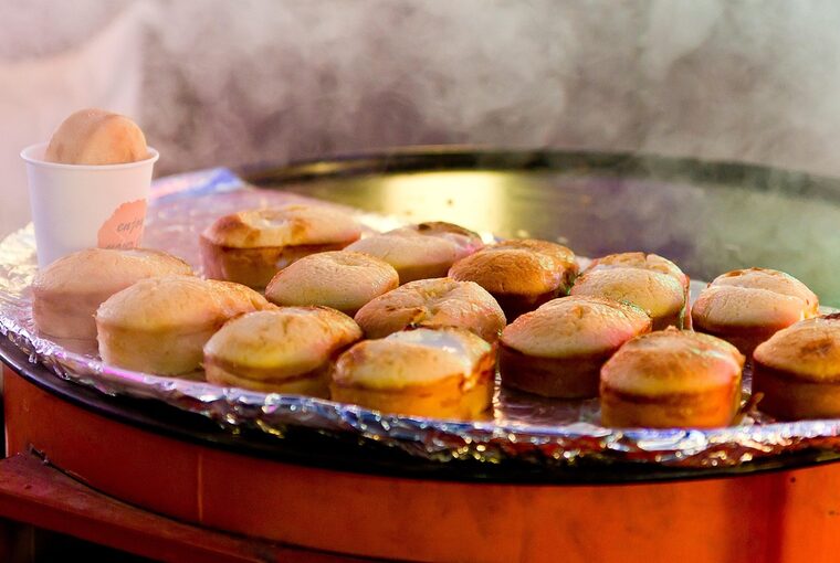 Eierbrötchen auf einer Platte
