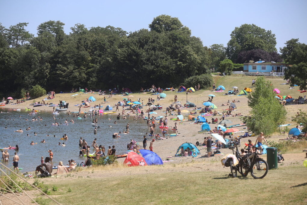 Viele Badegäste am Hitdorfer See
