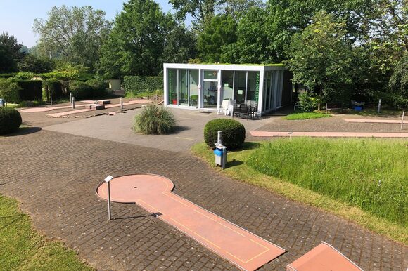 Minigolfanlage im Neuland-Park