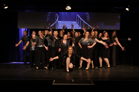 Ein Bild des Vereins Stage & Music e.V., der das Stück "Lampenfieber weg" aufführt